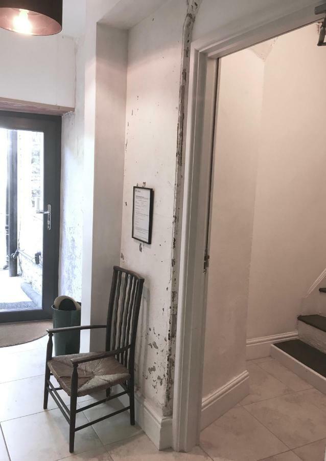 The Attic Apartment, Quay Street Studios Cardigan Extérieur photo
