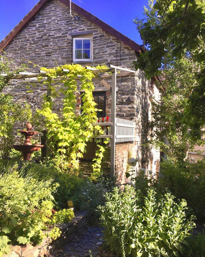 The Attic Apartment, Quay Street Studios Cardigan Extérieur photo